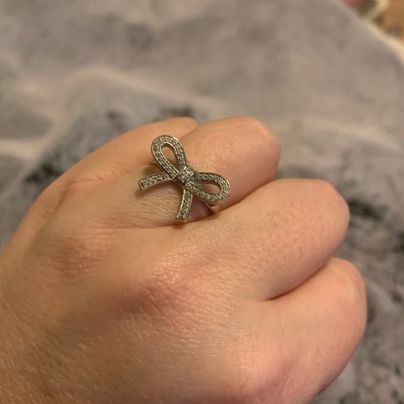 Stunning Bow Ring - Picture 4 of 4